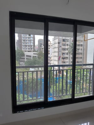 Room in 1 BHK Apartment at Borivali East – for Sale