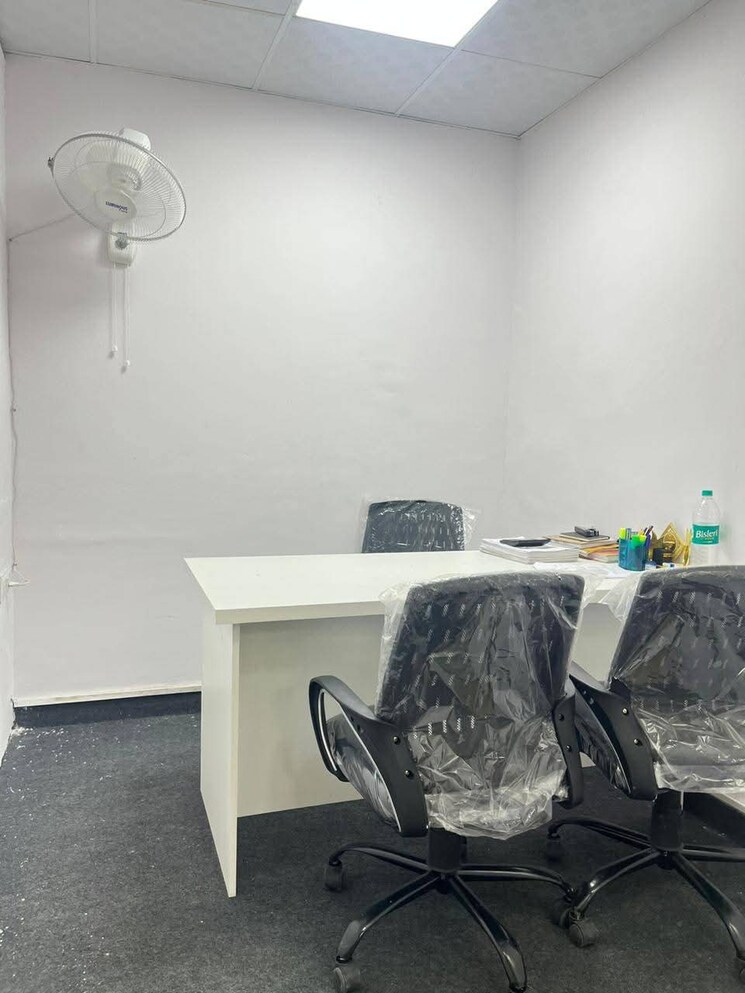 Team Area, netaji subhash place Commercial Office Space 250 Sq.Ft. In Netaji Subhash Place Delhi 8767376