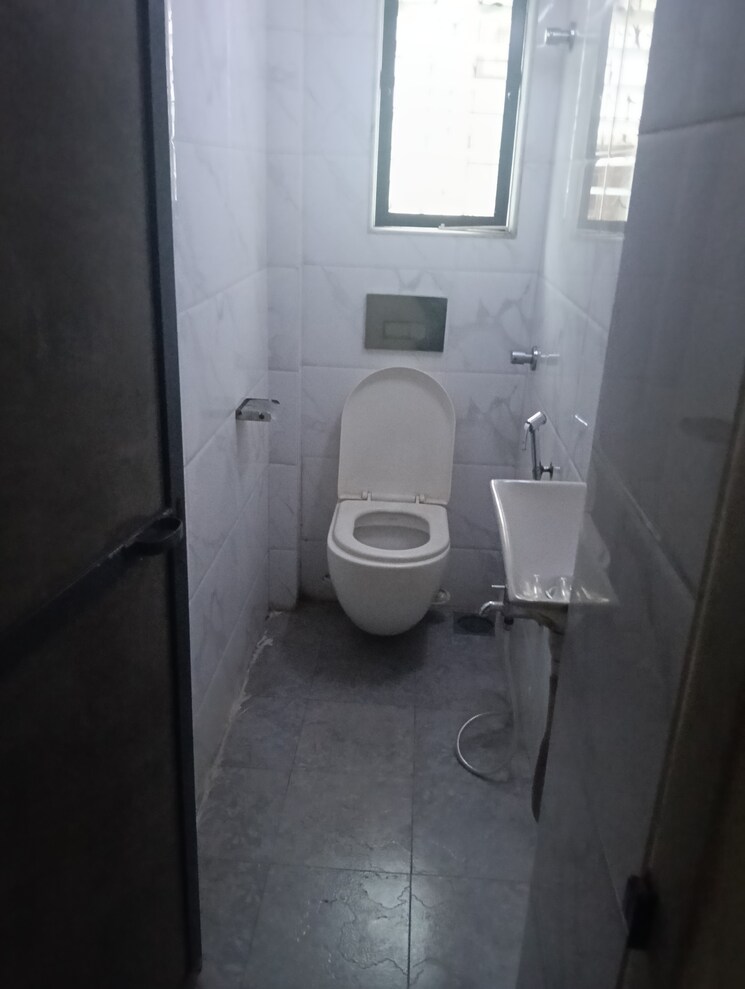 Bathroom, ganesh-prasad-apartments 1 Bedroom 500 Sq.Ft. Apartment In Dahisar West Mumbai 8767392