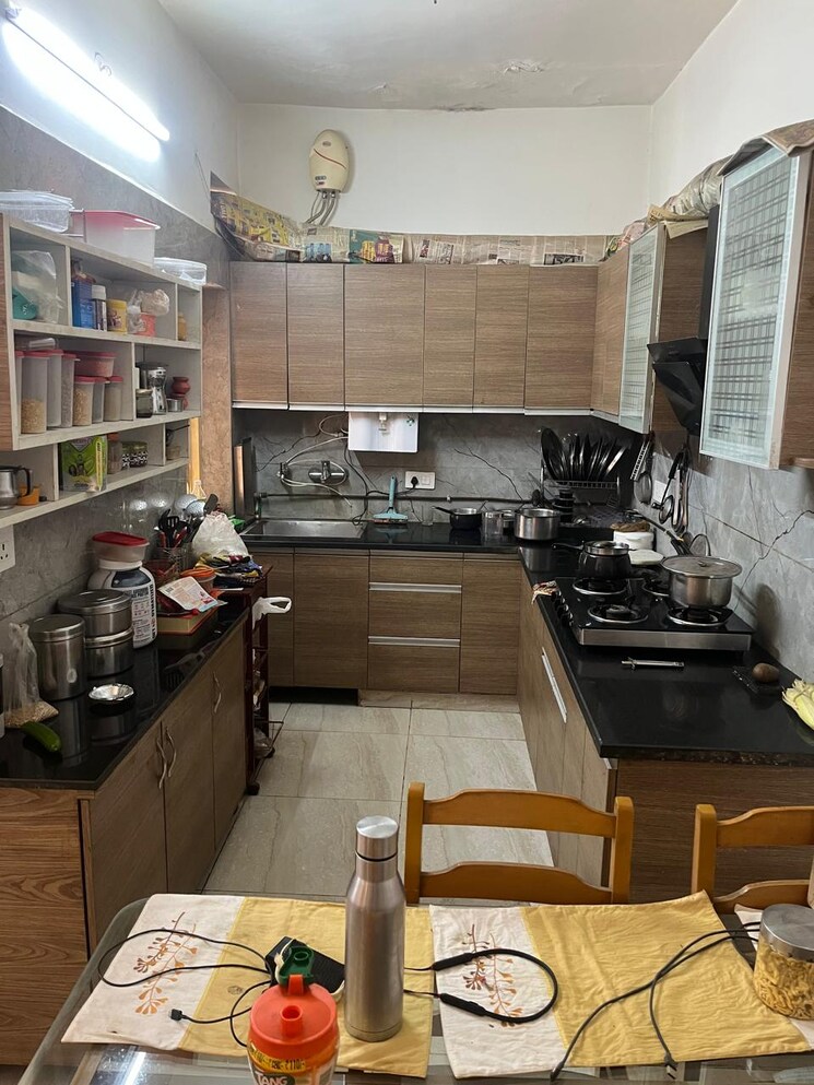 Kitchen, krishna nagar 2.5 Bedroom 170 Sq.Yd. Builder Floor In Krishna Nagar Delhi 8767430