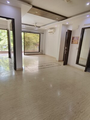 Room in 3 BHK Builder Floor at Vipul World Floors, Sector 48 – for Sale