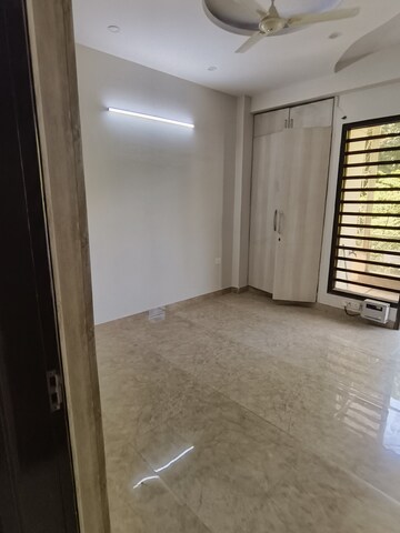 Room in 3 BHK Builder Floor at Vipul World Floors, Sector 48 – for Sale