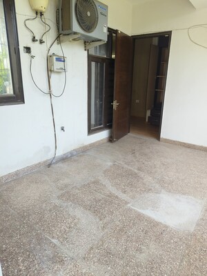 Room in 3 BHK Builder Floor at Vipul World Floors, Sector 48 – for Sale