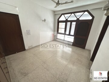 Room in 4 BHK Builder Floor at Sarvapriya Vihar – for Rent