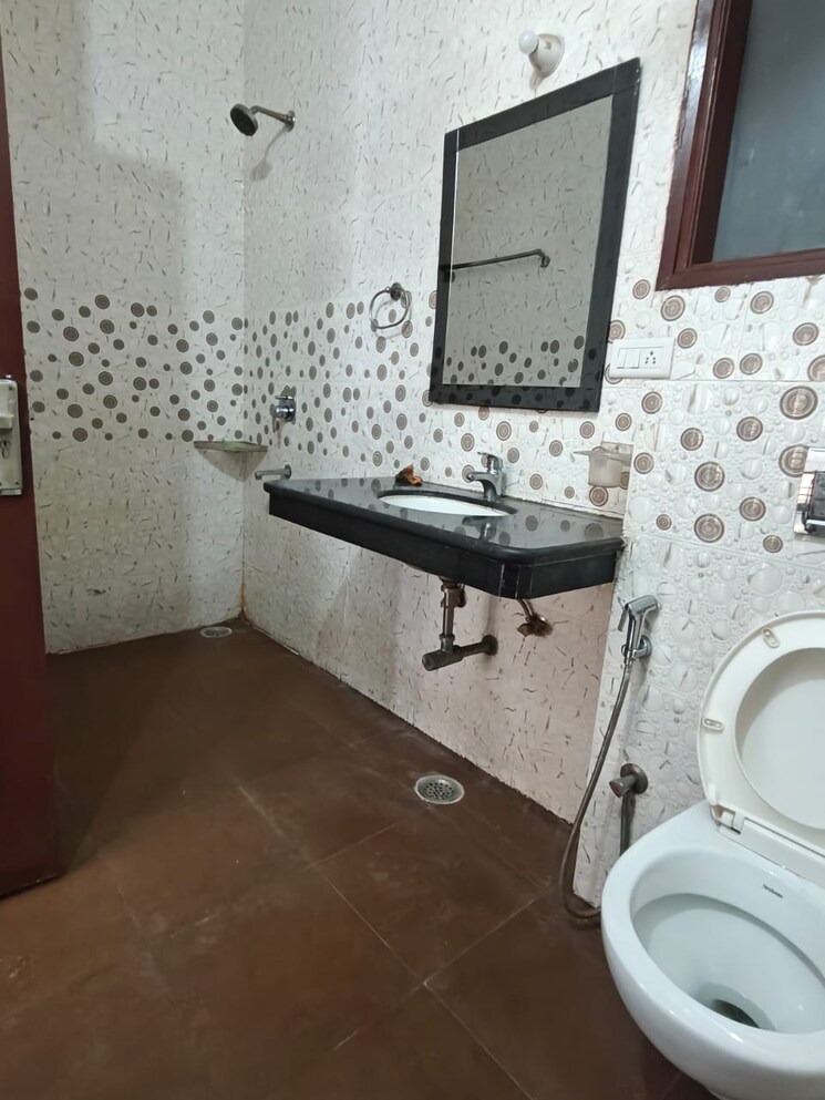 Bathroom, akd-tower 3 Bedroom 1650 Sq.Ft. Builder Floor In Sector 14 Gurgaon 8767449