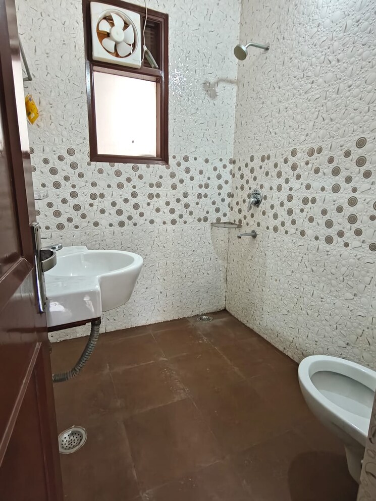 Bathroom, akd-tower 3 Bedroom 1650 Sq.Ft. Builder Floor In Sector 14 Gurgaon 8767449