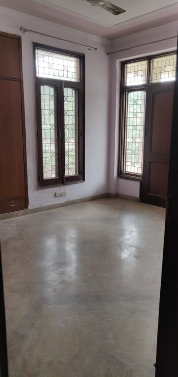2 BHK Builder Floor For Rent in Sector 33