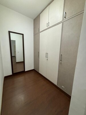 Bedroom in 4 BHK Apartment at Unitech The World Spa, Sector 30 – for Sale