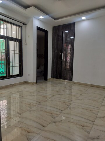 Room in 3 BHK Builder Floor at Chattarpur – for Rent