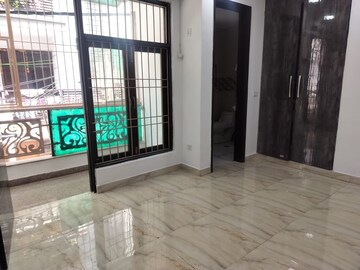 Room in 3 BHK Builder Floor at Chattarpur – for Rent