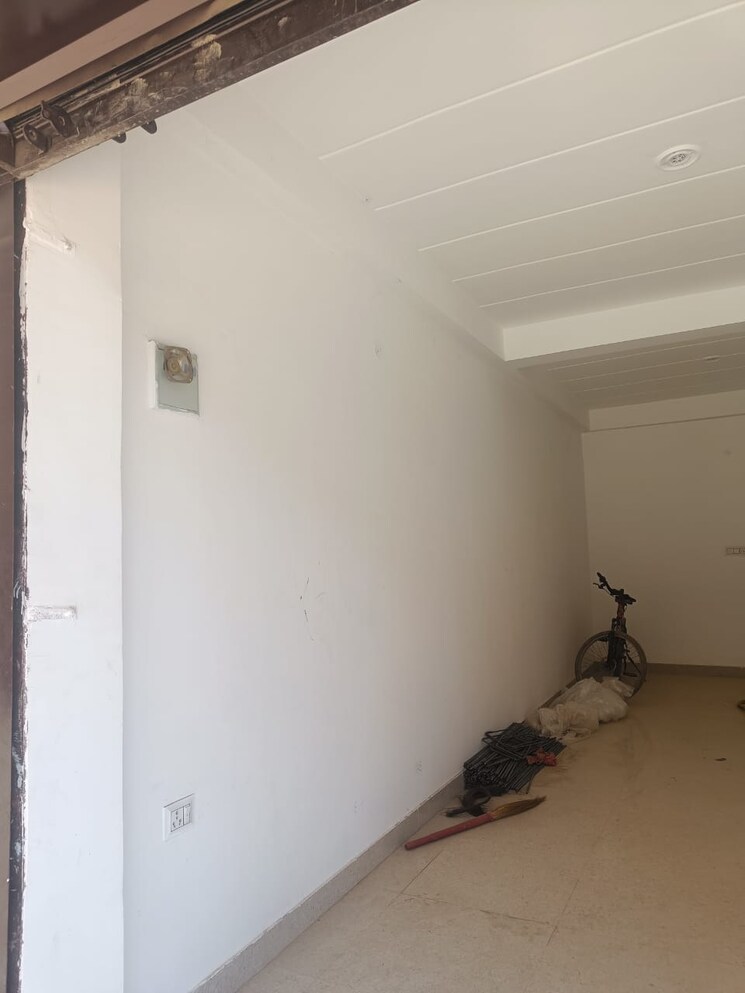 Room, sector 34 3 Bedroom 2000 Sq.Ft. Builder Floor In Sector 34 Noida 8767548