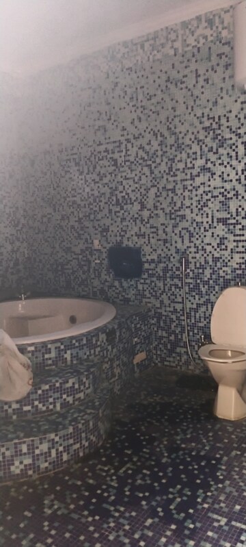Bathroom in 3 BHK Builder Floor at Uppal Southend, Sector 49 – for Rent