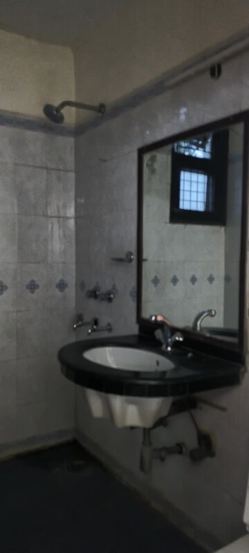 Bathroom in 3 BHK Builder Floor at Uppal Southend, Sector 49 – for Rent