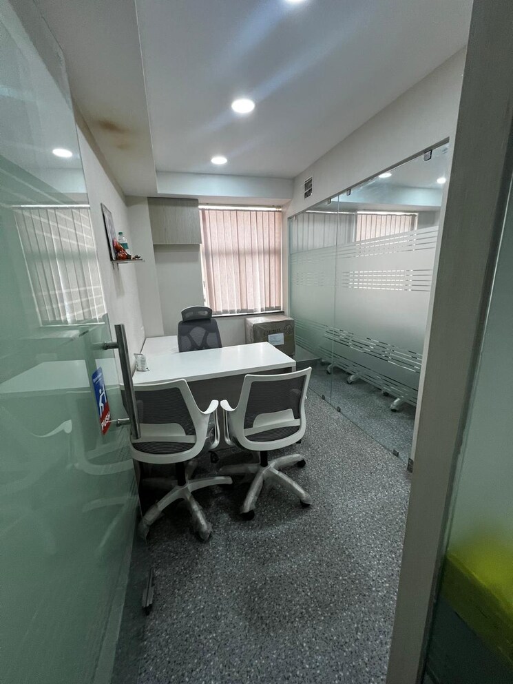 Team Area, park street Commercial Office Space 700 Sq.Ft. In Park Street Kolkata 8767569