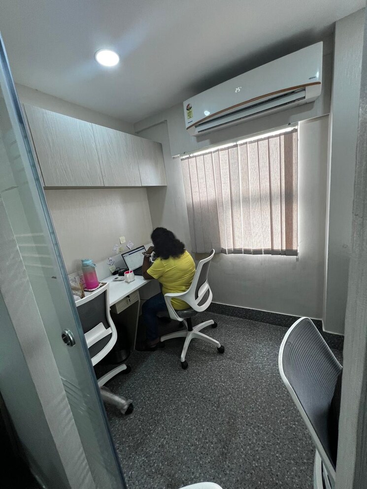 Team Area, park street Commercial Office Space 700 Sq.Ft. In Park Street Kolkata 8767569