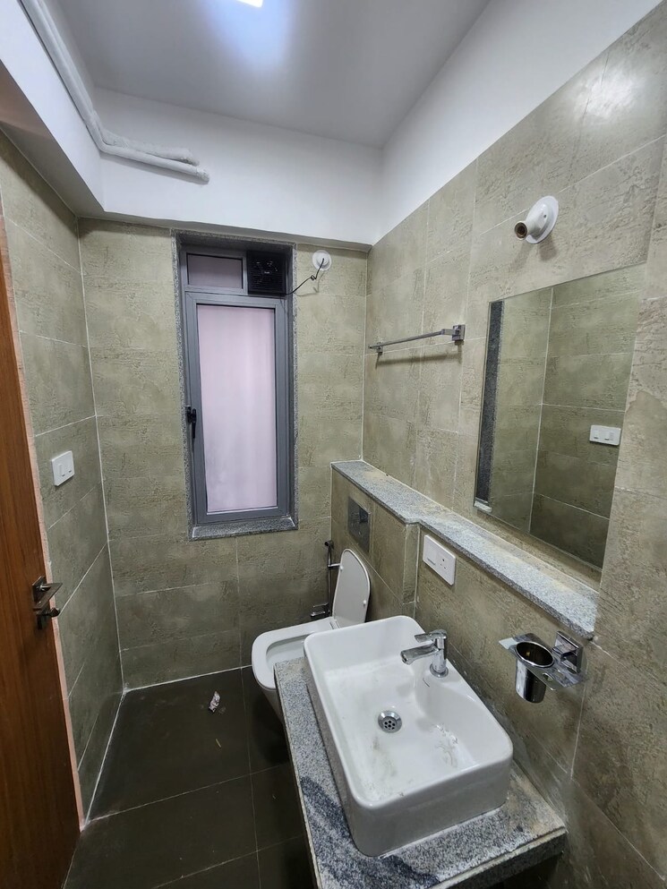 Bathroom, dynamix-avanya 1 Bedroom 400 Sq.Ft. Apartment In Dahisar East Mumbai 8767768
