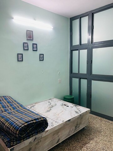 Room in  Pg at Gomti Nagar – for Rent