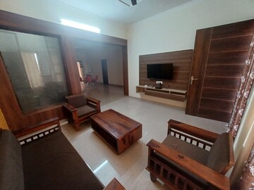  Pg For Rent in Vip Road