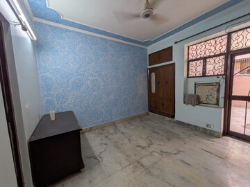 Room in 5 BHK Independent House at Sector 37 – for Sale