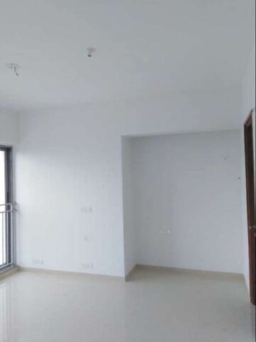 Room in 2 BHK Apartment at Kalpataru The Sunrise, Kolshet Road – for Rent