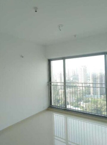 Room in 2 BHK Apartment at Kalpataru The Sunrise, Kolshet Road – for Rent