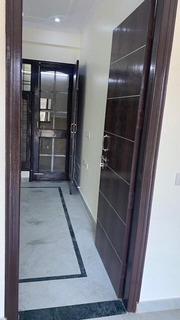 Building Lobby in 1 BHK Builder Floor at Palam Vihar Residents Association, Palam Vihar – for Rent