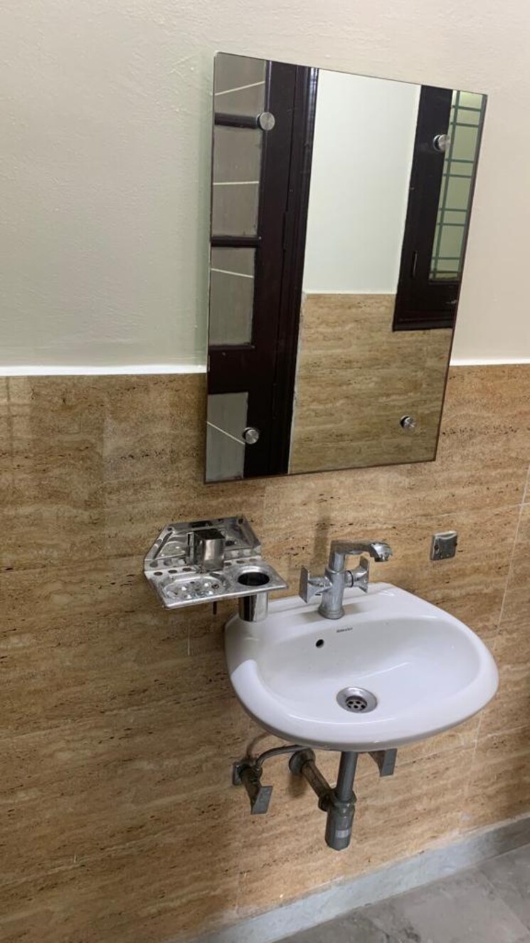 Bathroom, palam-vihar-residents-association 1 Bedroom 685 Sq.Ft. Builder Floor In Palam Vihar Gurgaon 8767831