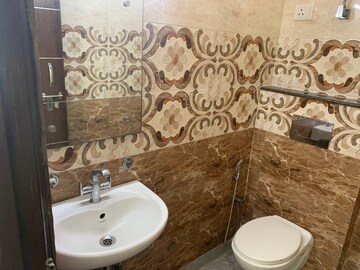 Bathroom in 1 BHK Builder Floor at Palam Vihar Residents Association, Palam Vihar – for Rent
