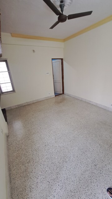 Furnished Amenities in 2 BHK Apartment at RJ Garden, Indiranagar – for Rent