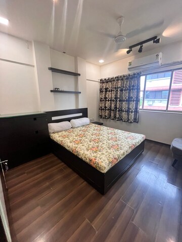 Bedroom in 3 BHK Apartment at Andheri West – for Rent