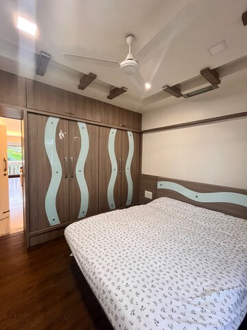 Bedroom in 3 BHK Apartment at Andheri West – for Rent