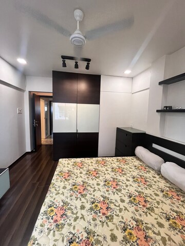 Bedroom in 3 BHK Apartment at Andheri West – for Rent