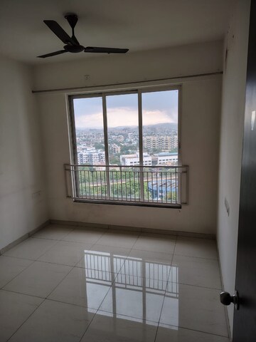 Room in 2 BHK Apartment at Mahindra Centralis Tower 1, Pimpri – for Rent