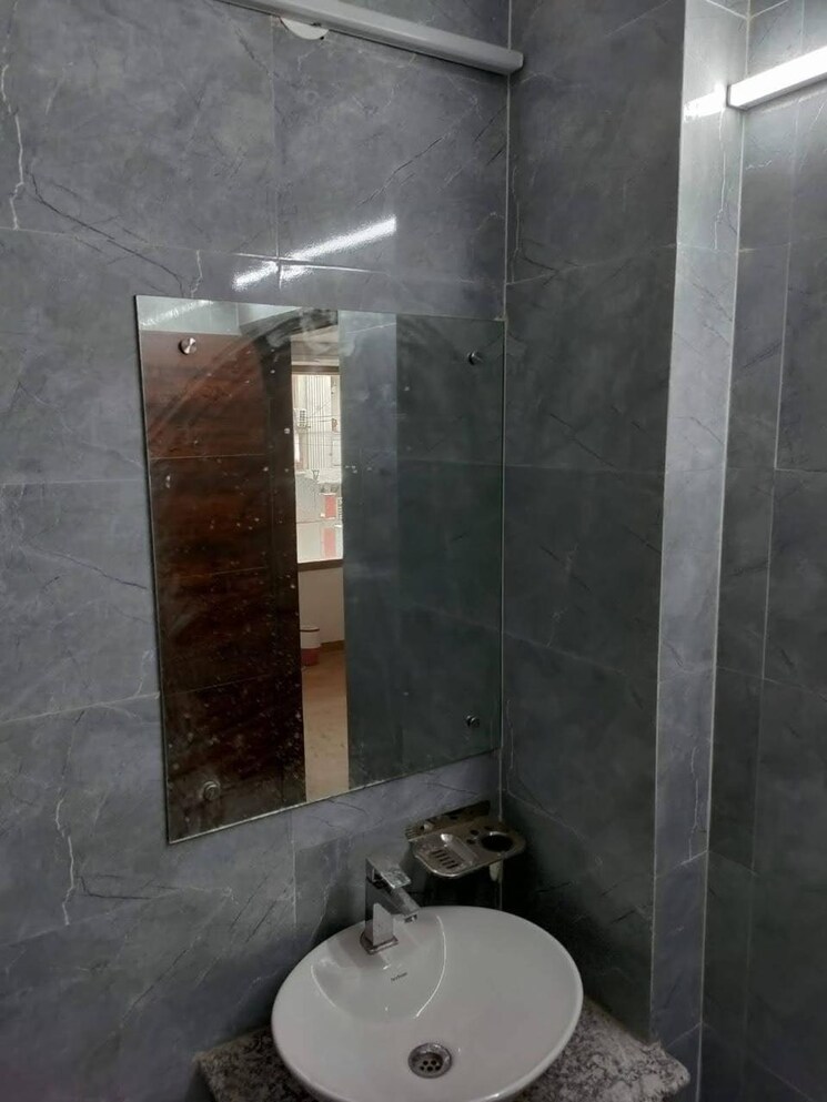 Bathroom, greater kailash i 4 Bedroom 250 Sq.Yd. Builder Floor In Greater Kailash I Delhi 8767852