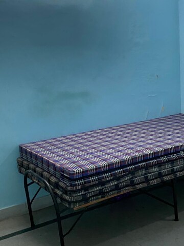 Bedroom in 1.5 BHK Apartment at Uma Cooperative Society, Mayur Vihar 1 – for Rent