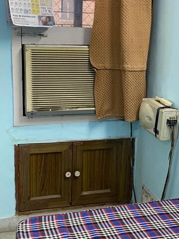 Furnished Amenities in 1.5 BHK Apartment at Uma Cooperative Society, Mayur Vihar 1 – for Rent