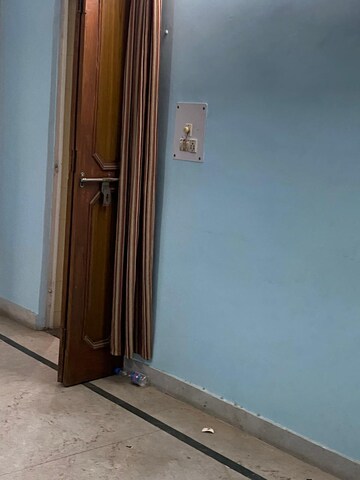 Building Lobby in 1.5 BHK Apartment at Uma Cooperative Society, Mayur Vihar 1 – for Rent