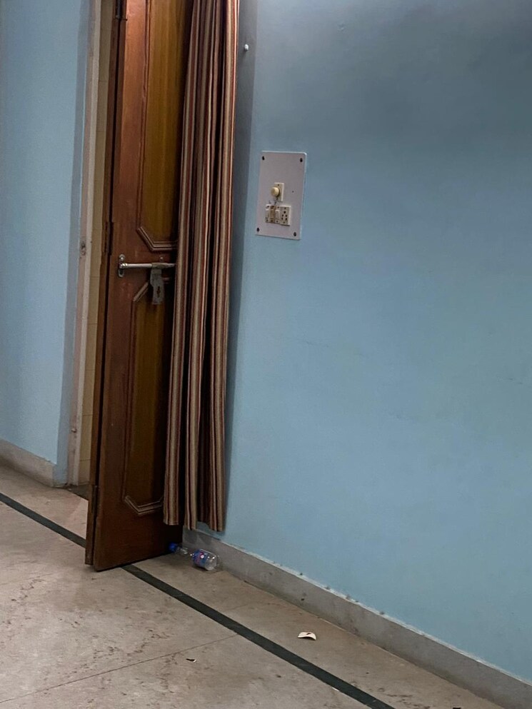 undefined, uma-cooperative-society 1.5 Bedroom 650 Sq.Ft. Apartment In Mayur Vihar 1 Delhi 8767873