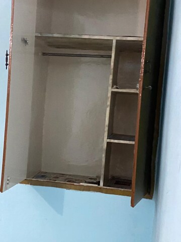 Furnished Amenities in 1.5 BHK Apartment at Uma Cooperative Society, Mayur Vihar 1 – for Rent