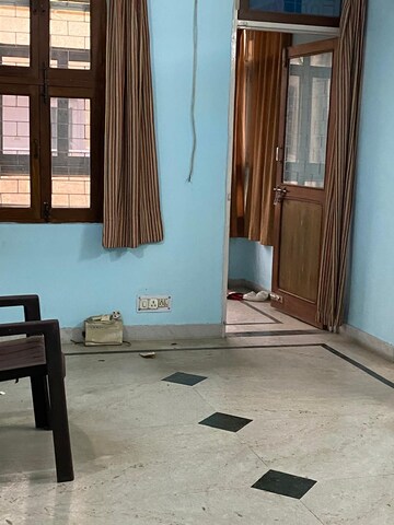 Room in 1.5 BHK Apartment at Uma Cooperative Society, Mayur Vihar 1 – for Rent