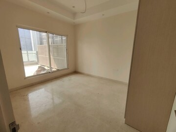 Room in 5 BHK Apartment at Lodha Trump Tower, Worli – for Rent