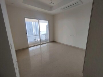 Room in 5 BHK Apartment at Lodha Trump Tower, Worli – for Rent
