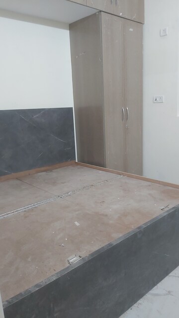 Furnished Amenities in 2.5 BHK Builder Floor at Mayur Vihar – for Rent
