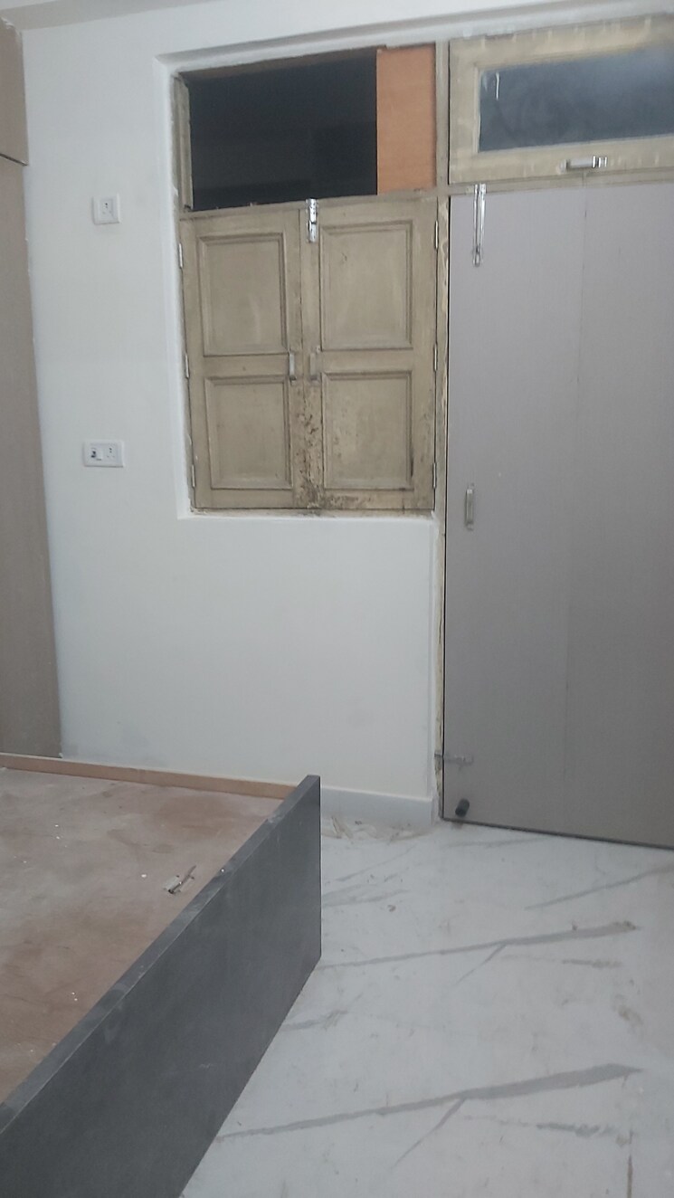 Room, mayur vihar 2.5 Bedroom 450 Sq.Ft. Builder Floor In Mayur Vihar Delhi 8767887