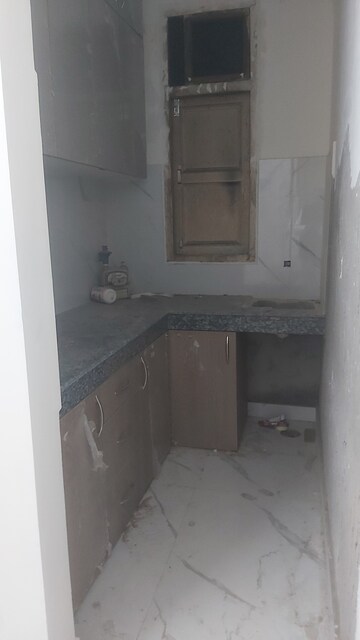 Bathroom in 2.5 BHK Builder Floor at Mayur Vihar – for Rent