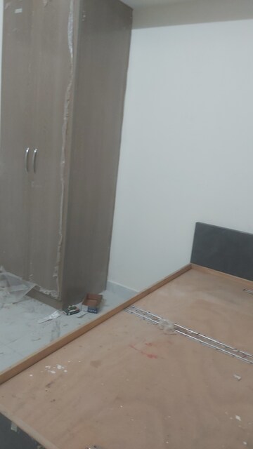 Furnished Amenities in 2.5 BHK Builder Floor at Mayur Vihar – for Rent