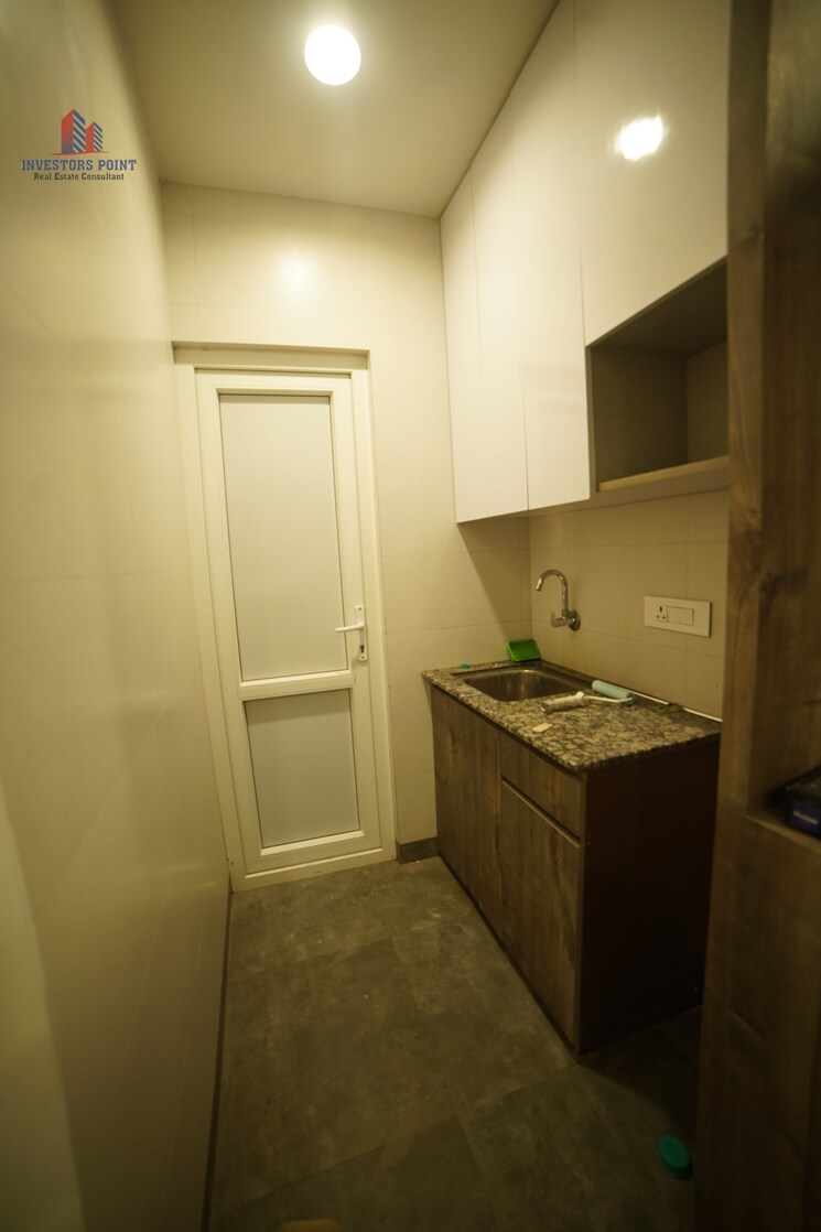 Kitchen, netaji subhash place Commercial Office Space 600 Sq.Ft. In Netaji Subhash Place Delhi 8767877