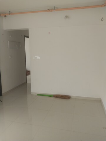 Room in 2 BHK Apartment at Runwal Eirene, Balkum Pada – for Rent