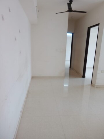 Room in 2 BHK Apartment at Lodha Amara, Kolshet Road – for Rent