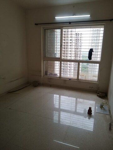 Room in 2 BHK Apartment at Lodha Amara, Kolshet Road – for Rent